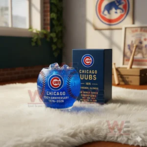 Chicago Cubs 1876-2026 150th Anniversary Whiskey Glass 6 A clear look at a Chicago Cubs one hundred fiftieth anniversary glass with ice next to its matching box in a well lit room!