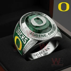 Oregon Ducks Eugene Oregon Go Ducks Ring 4 Oregon Ducks ring in a box with black velvet interior and green gemstone top.