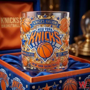New York Knicks whiskey glass displayed in a themed gift box!