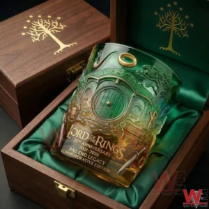 Collector glass inspired by The Lord of the Rings displayed in a wooden box!