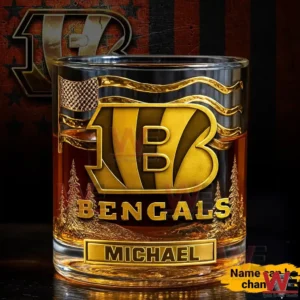 Cincinnati Bengals Custom Gold Whiskey Glass 3 Cincinnati Bengals gold whiskey glass with sports themed background