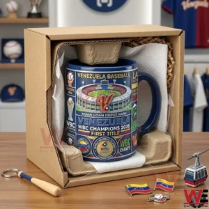 A photograph of the Venezuela WBC champions mug inside its open shipping and gift box with various small pins.